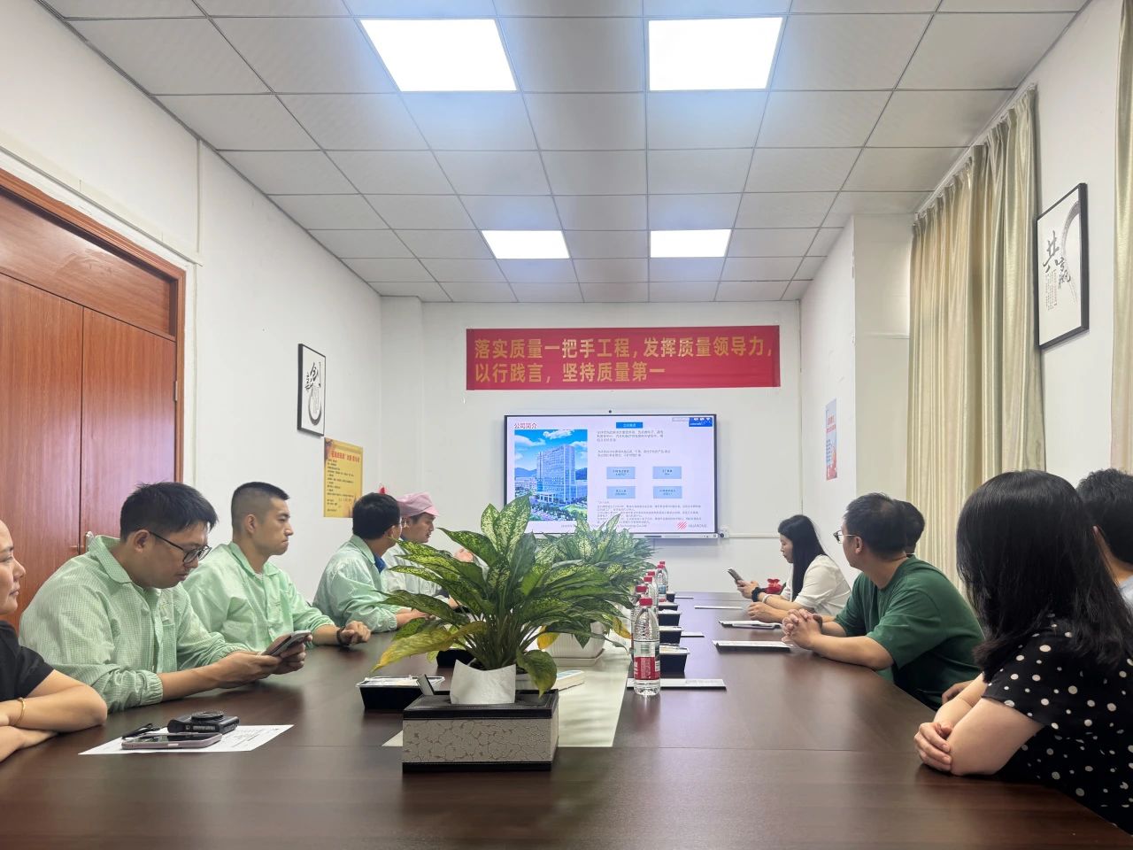 走進(jìn)華為丨搭建優(yōu)質(zhì)溝通平臺(tái) 共探寧夏數(shù)字能源新未來(lái)